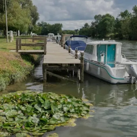 לינה וארוחת בוקר La Laiterie Du Logis Chaniers